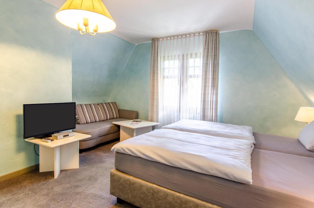 Hotel-Restaurant Ochsen Хаслах им Кинцихтал Екстериор снимка