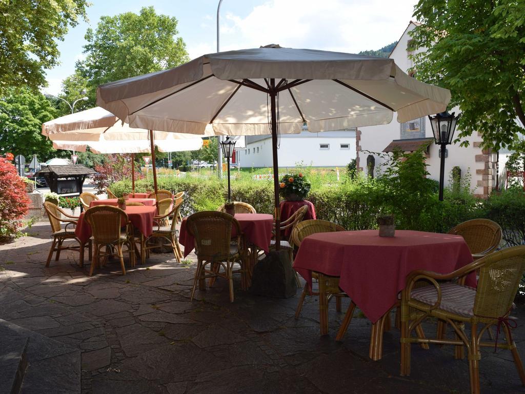 Hotel-Restaurant Ochsen Хаслах им Кинцихтал Екстериор снимка